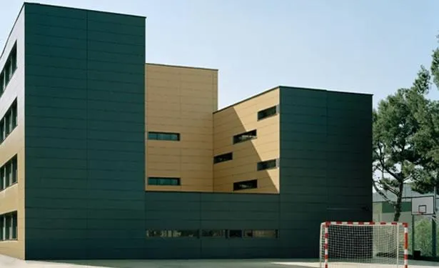 Ampliació i nou gimnàs escola Josep Pla 2 Ampliació i nou gimnàs escola Josep Pla. Arquitectura Santi Vives