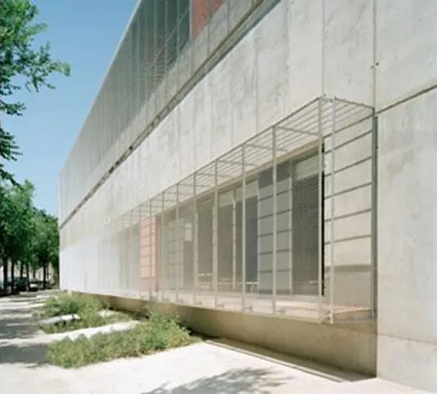 Ampliació i nou gimnàs escola Josep Pla 4 Ampliació i nou gimnàs escola Josep Pla. Arquitectura Santi Vives