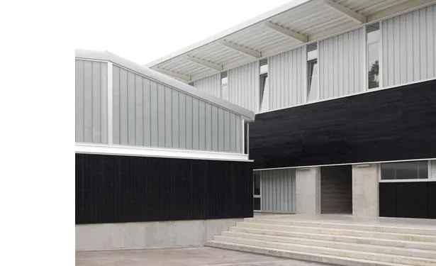 Escola secundària, cicles formatius i poliesportiu 3 Escola secundària, cicles formatius i poliesportiu. Arquitectura Santi Vives