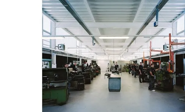 Escola secundària, cicles formatius i poliesportiu 7 Escola secundària, cicles formatius i poliesportiu. Arquitectura Santi Vives