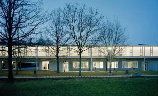 Escola secundària i poliesportiu, Olot