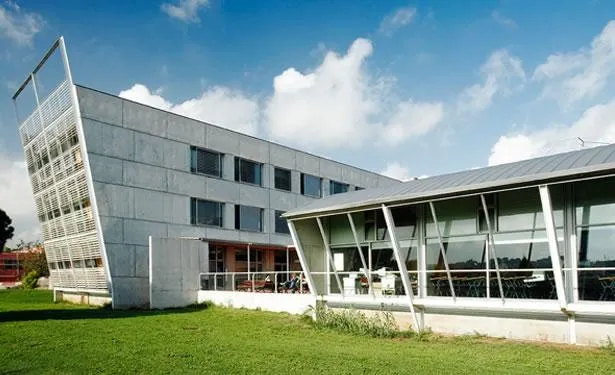 Facultat de Traducció i Interpretació Barcelona 1 Facultat de Traducció i Interpretació. Arquitectura Santi Vives