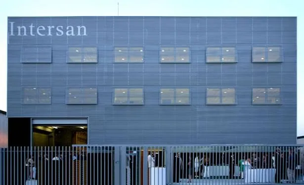 Seu corporativa de Intersan 1 Seu corporativa de Intersan. Arquitectura Santi Vives